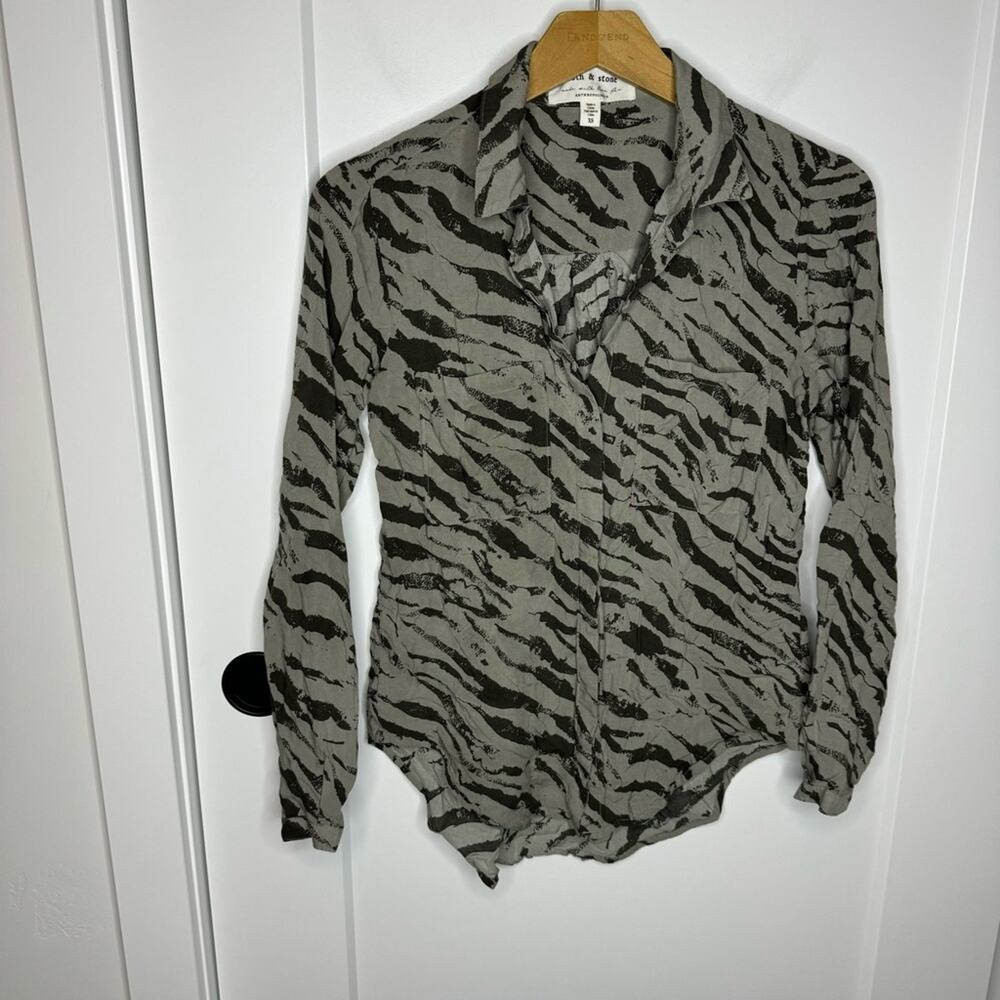 Anthropologie Cloth & Stone Green Zebra Print Button Down Blouse Shirt Size XS